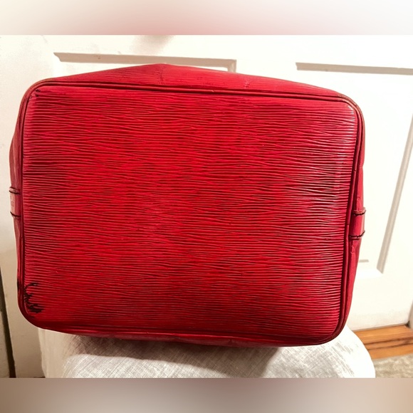 Louis Vuitton Vintage Red Epi Leather Petit Noé Bucket Bag - Picture 3 of 10